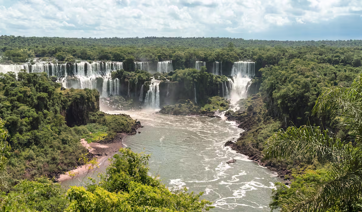 Three musketeers falls Brazil